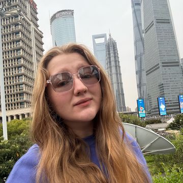 София — преподаватель английского